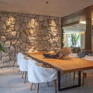 Mesa De Jantar Em Madeira Natural E Pé Em Ferro